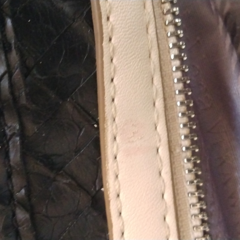 Simply Vera Vera Wang Purse. - Picture 4 of 10